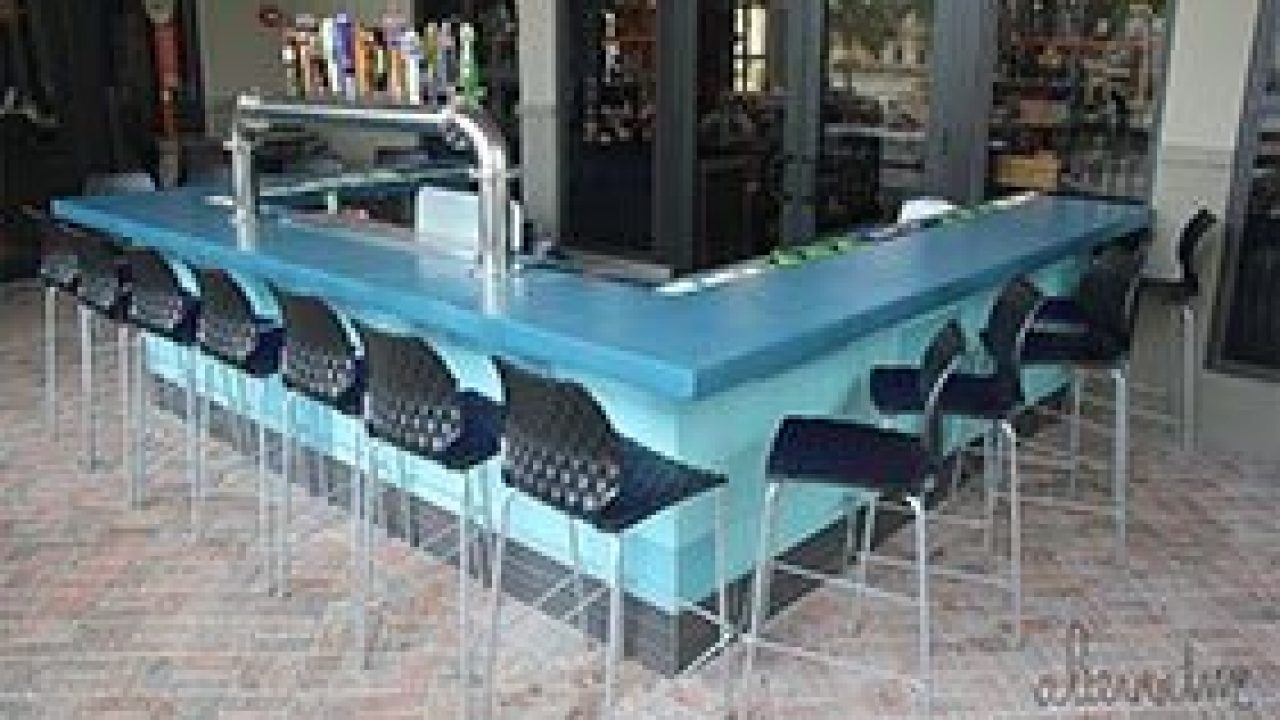 Clean Outdoor Bar Smooth Concrete Countertop